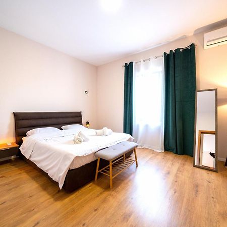 Colorful Comfy Condo Central Tirana Exterior photo