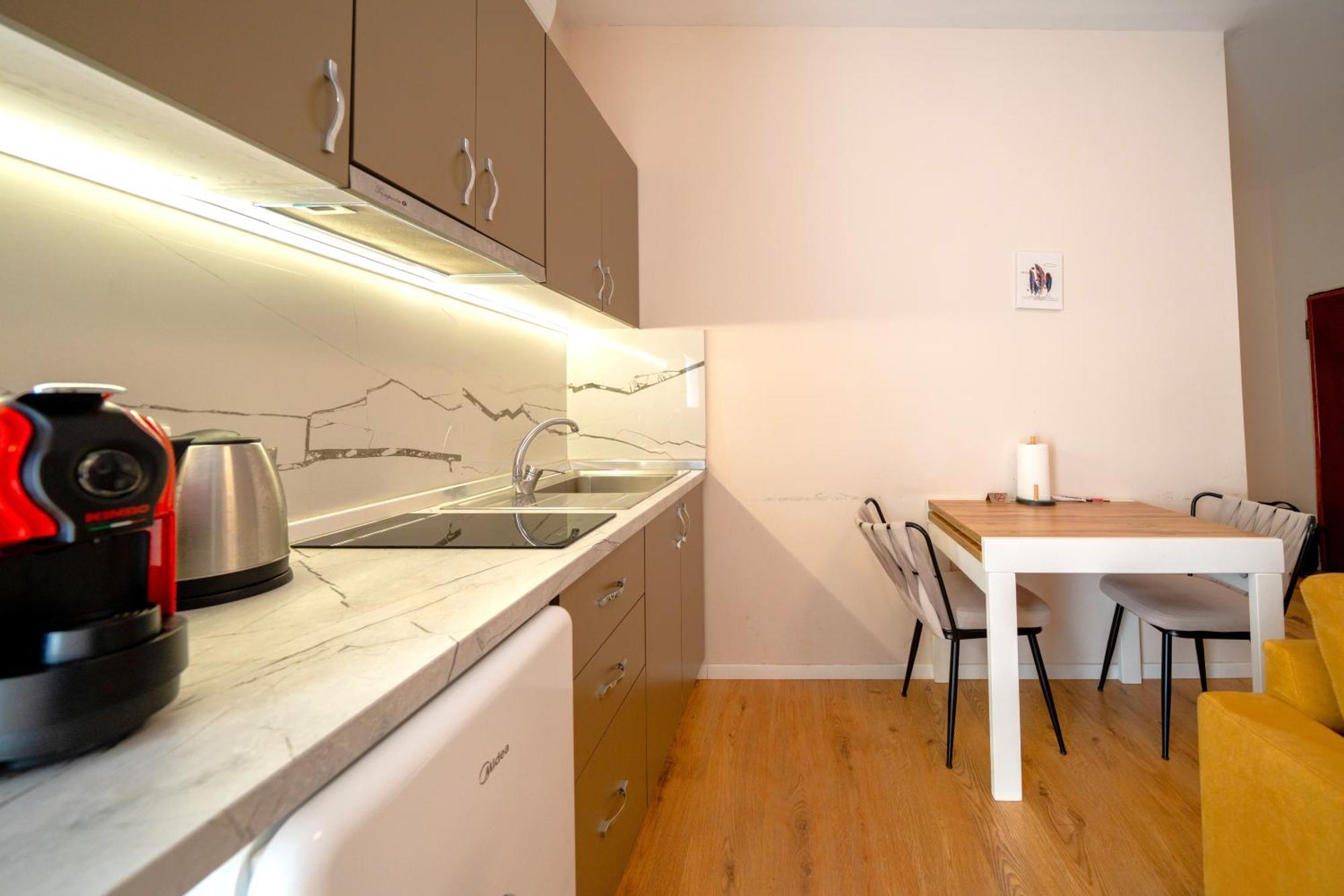 Colorful Comfy Condo Central Tirana Exterior photo